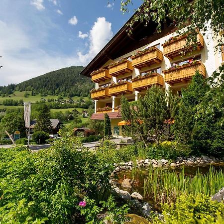 Family & Sporthotel Kaerntnerhof 巴德小基希海姆 外观 照片