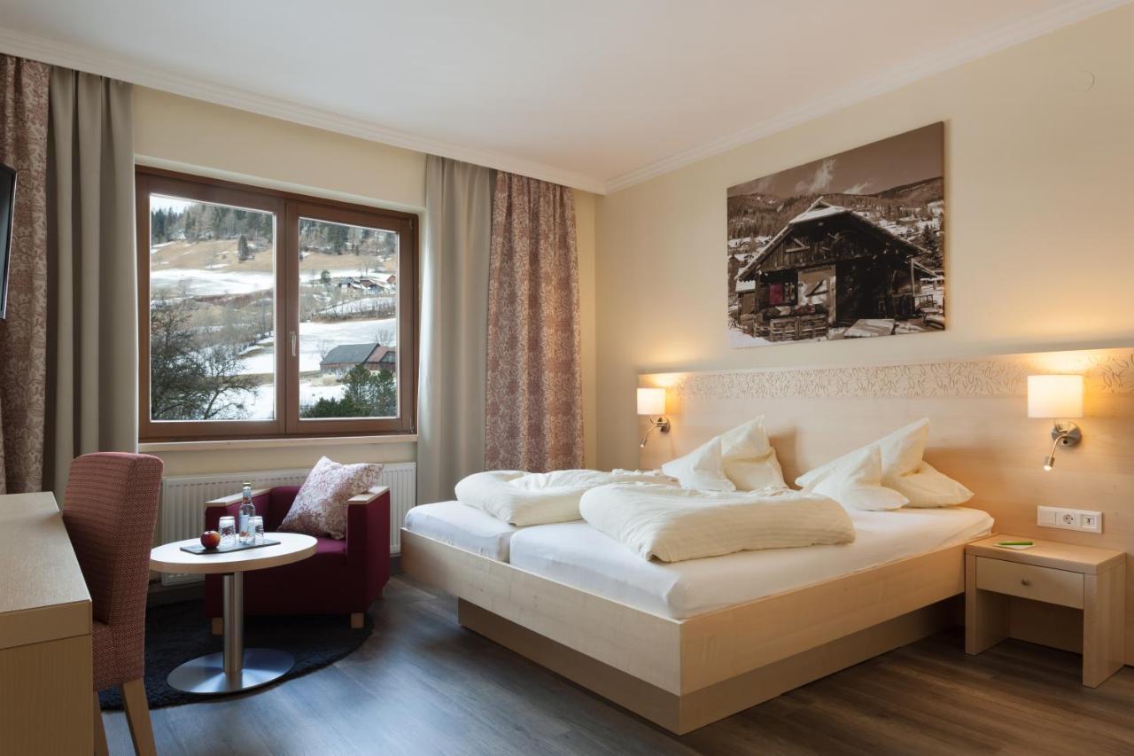 Family & Sporthotel Kaerntnerhof 巴德小基希海姆 外观 照片