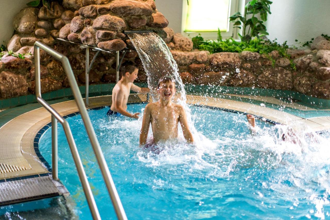 Family & Sporthotel Kaerntnerhof 巴德小基希海姆 外观 照片