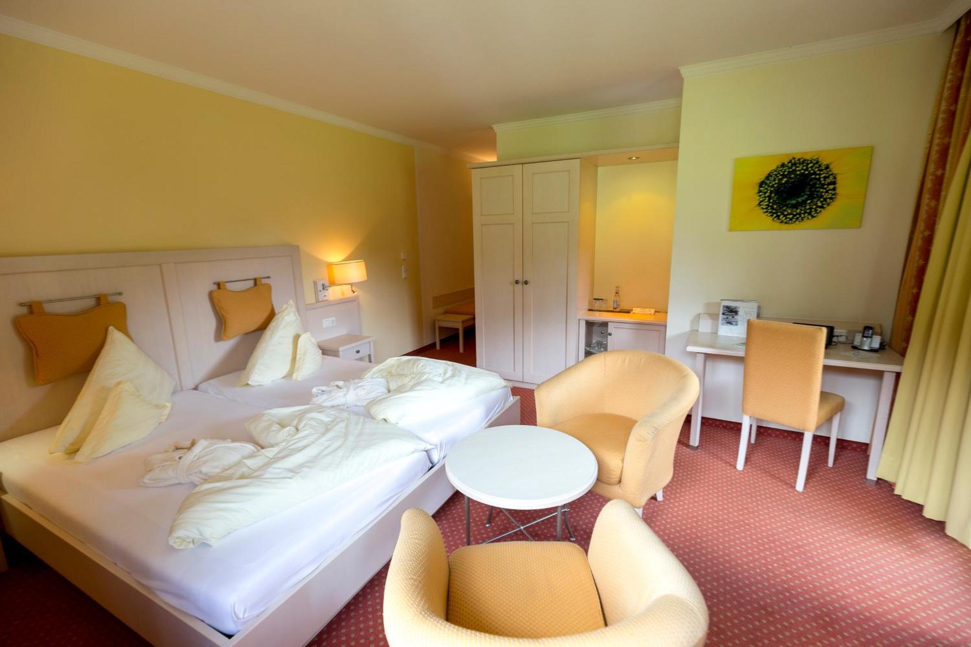 Family & Sporthotel Kaerntnerhof 巴德小基希海姆 外观 照片