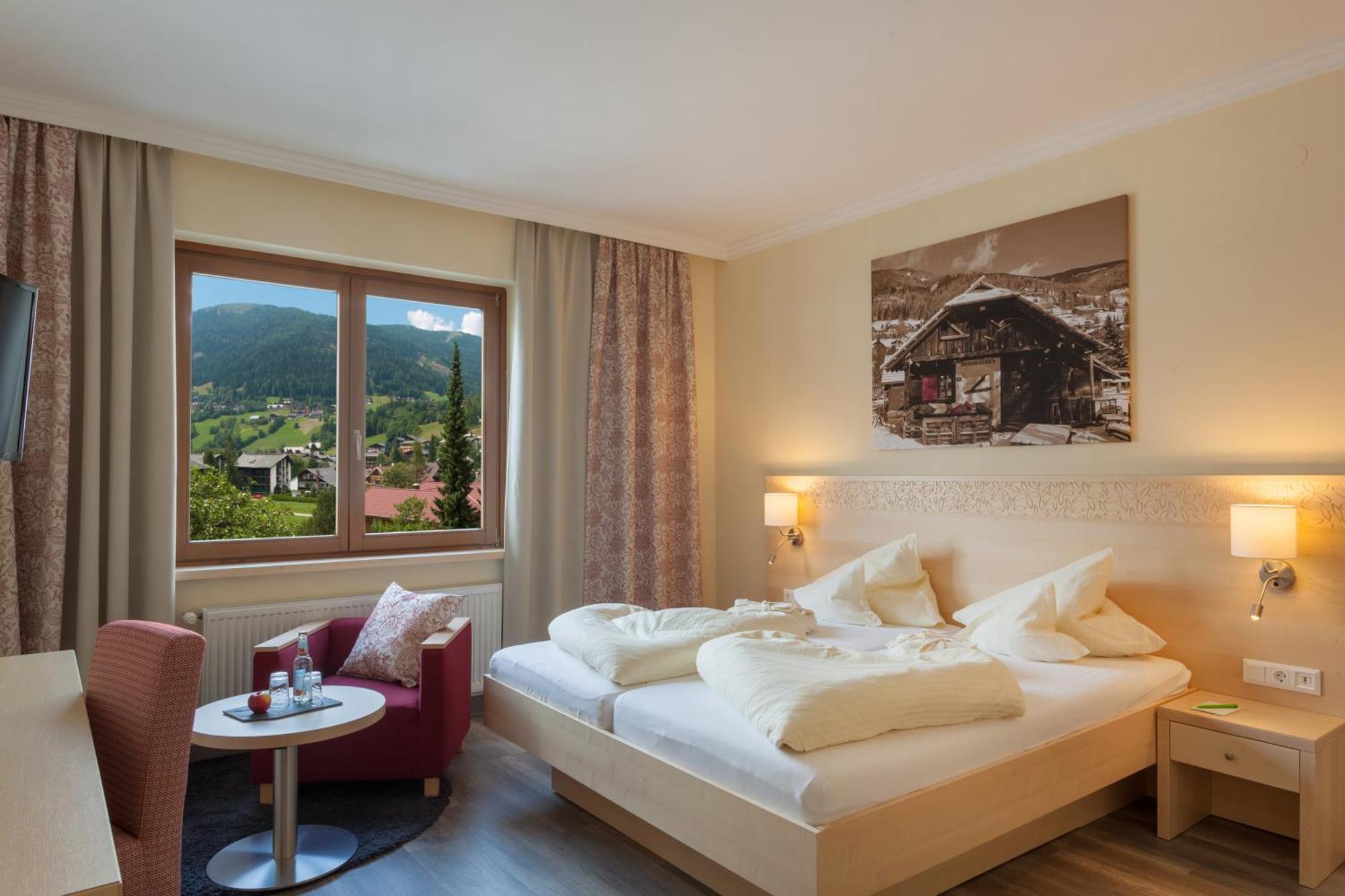 Family & Sporthotel Kaerntnerhof 巴德小基希海姆 外观 照片