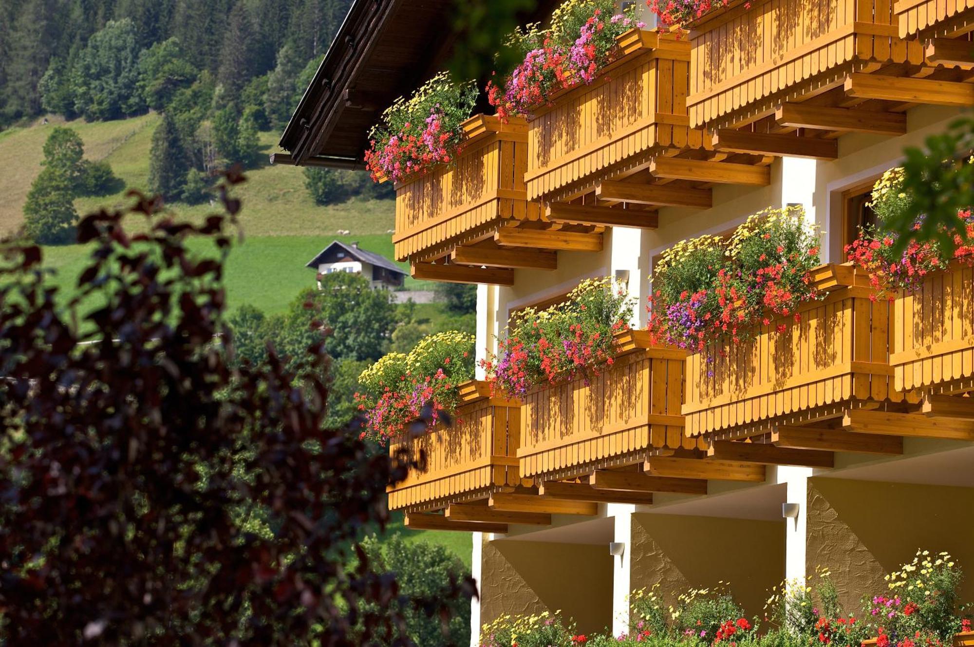 Family & Sporthotel Kaerntnerhof 巴德小基希海姆 外观 照片