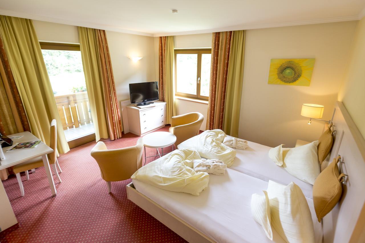 Family & Sporthotel Kaerntnerhof 巴德小基希海姆 外观 照片