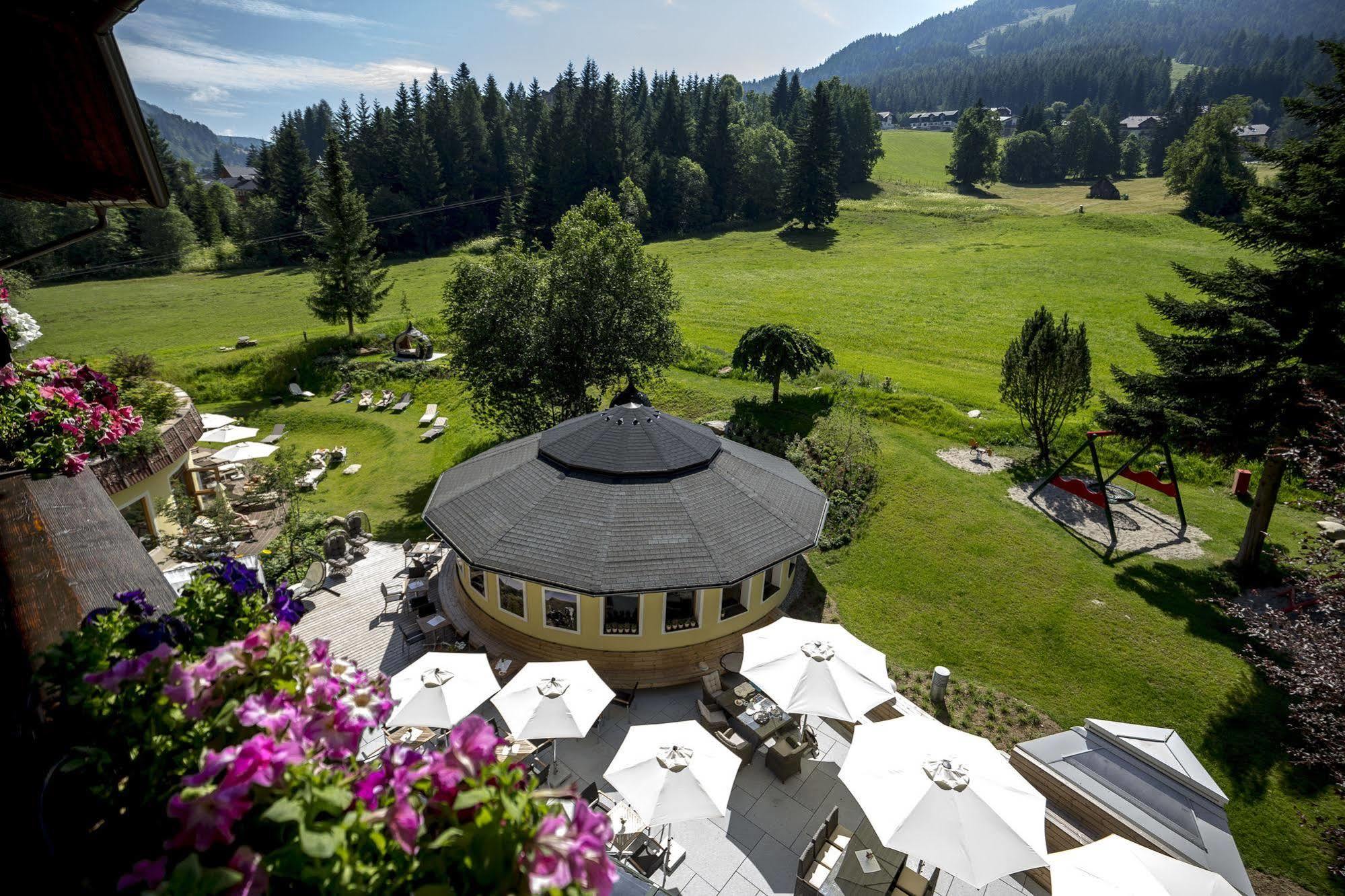 Family & Sporthotel Kaerntnerhof 巴德小基希海姆 外观 照片