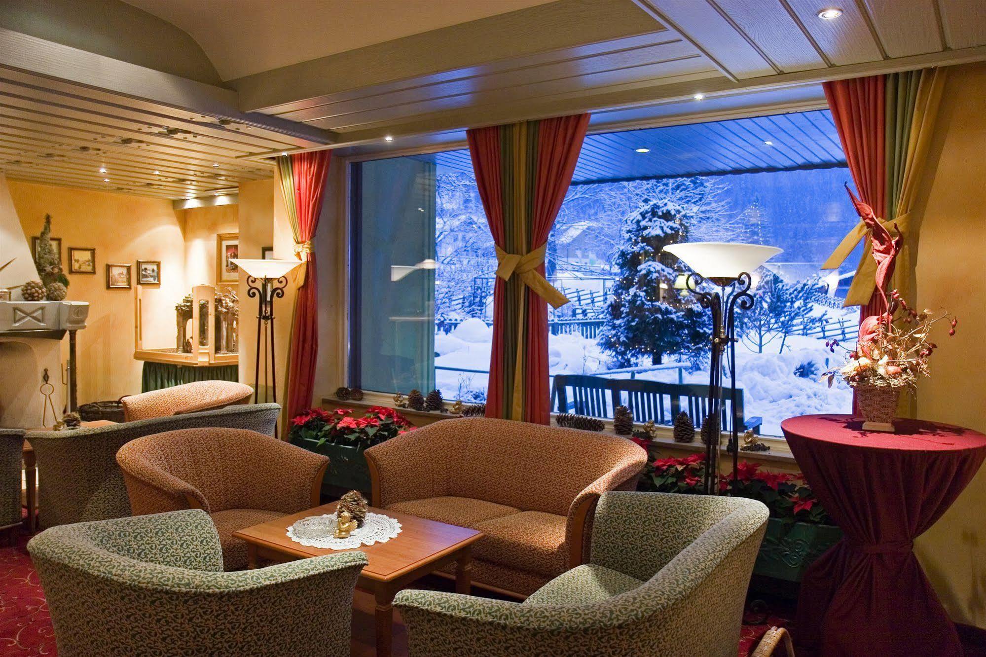Family & Sporthotel Kaerntnerhof 巴德小基希海姆 外观 照片