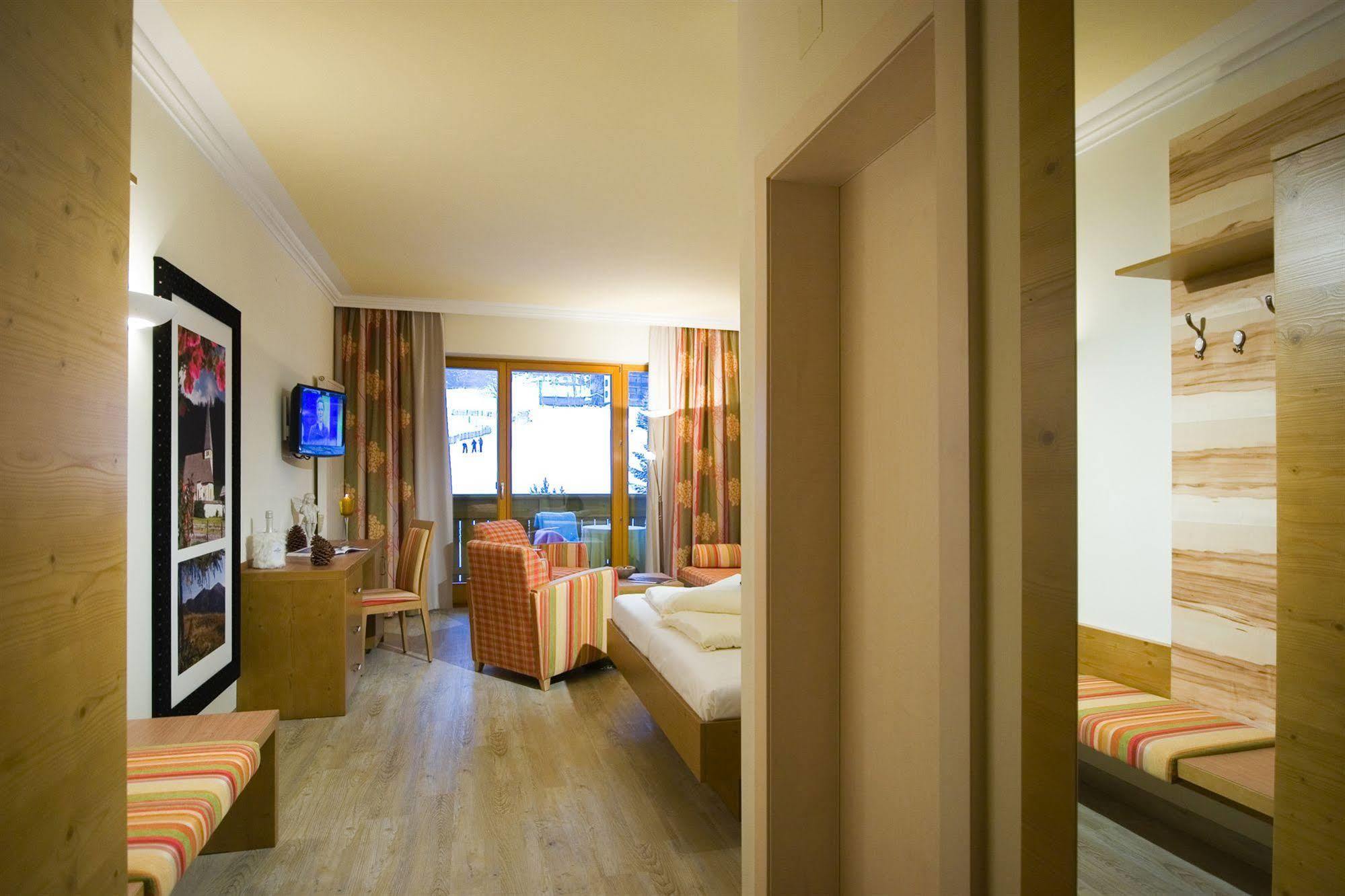 Family & Sporthotel Kaerntnerhof 巴德小基希海姆 外观 照片
